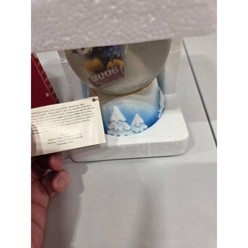 Disney Mickey Minnie Mouse‎ 2006 Christmas Snow Globe with Box